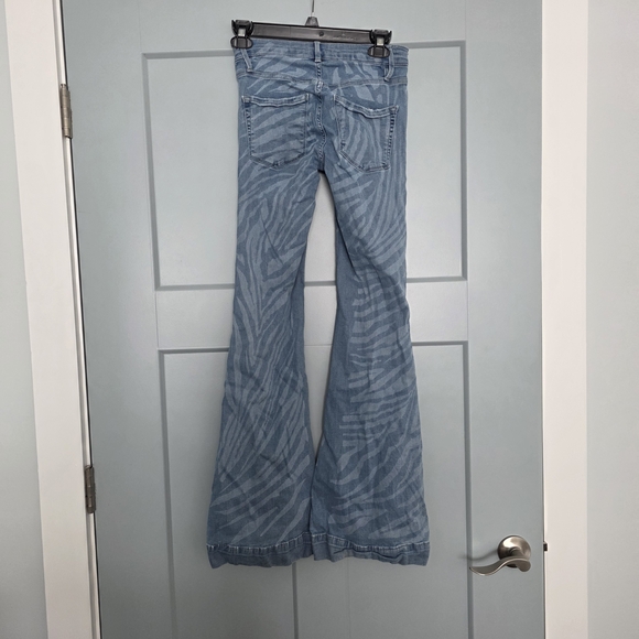 We The Free Zebra Print Flare Jeans Size 25 Boho Y2K Festival Denim - Picture 2 of 6